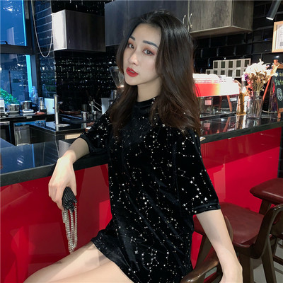 Modern női póló fekete színben, fényes elemekkel