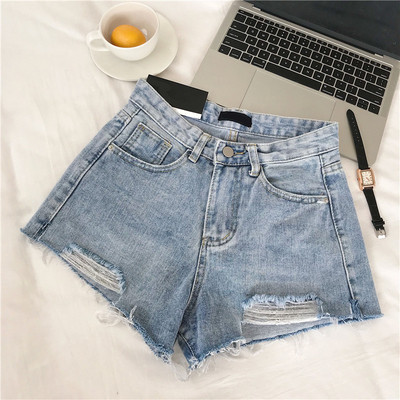 Modern női rövidnadrág, kék színben szakadt motívummal