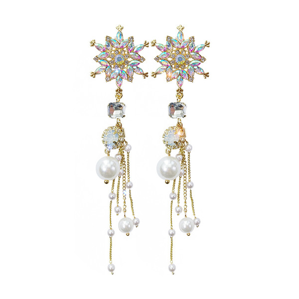 Női fülbevaló díszítő kövekkel és gyöngyökkel