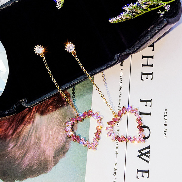 Rózsaszín kövekkel díszített hosszú női fülbevaló