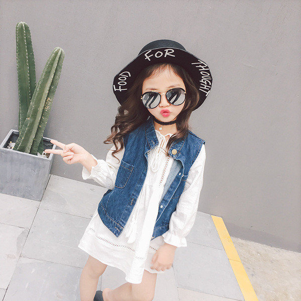 Gyerekkészlet lányruhához és mellényhez