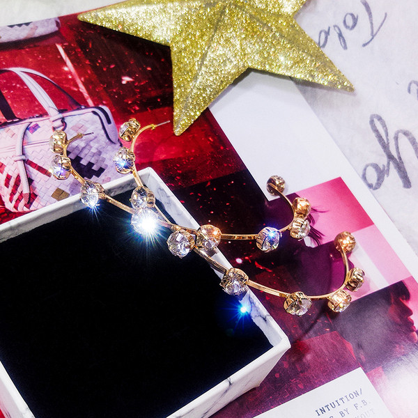 Modern női kerek fülbevaló kövekkel