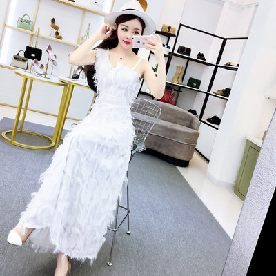 Modern női ruha bojttal, két színben