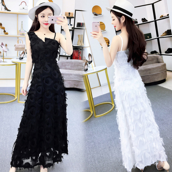 Modern női ruha bojttal, két színben