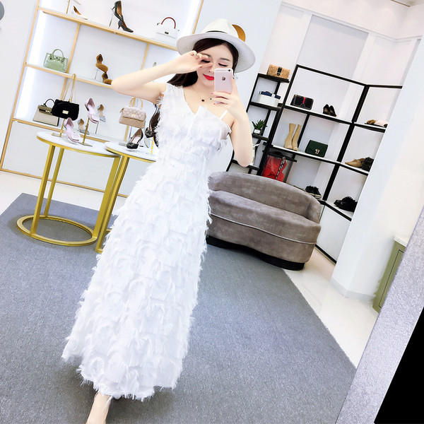 Modern női ruha bojttal, két színben