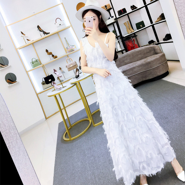 Modern női ruha bojttal, két színben