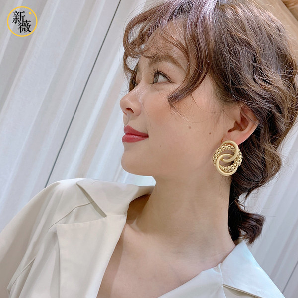 Stílusos női fülbevaló ezüst és arany színben