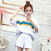 Modern női szett pólóból és rövidnadrágból, két színben