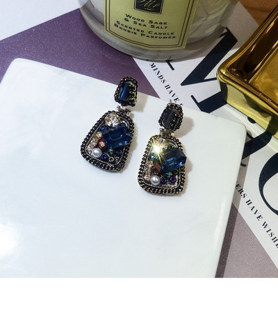 Γυναικεία κομψά σκουλαρίκια με έγχρωμες πέτρες