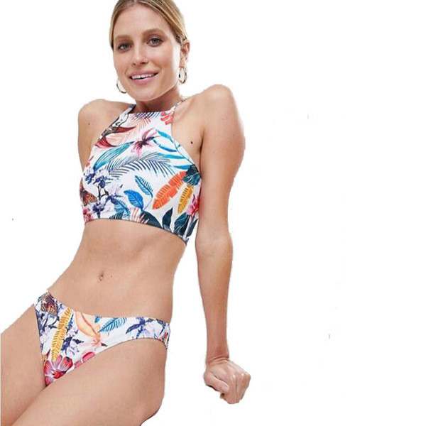 Costum de baie din două piese cu model floral și bretele încrucișate pe spate