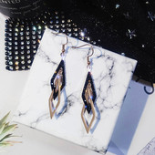 Γυναικεία μοντέρνα σκουλαρίκια με διακοσμητικές πέτρες σε μαύρο χρώμα