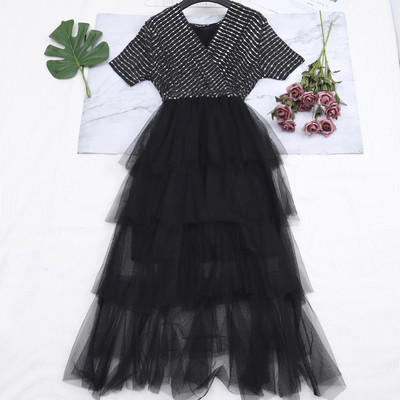 Modern női hosszú ruha V-nyakkal, fekete színben