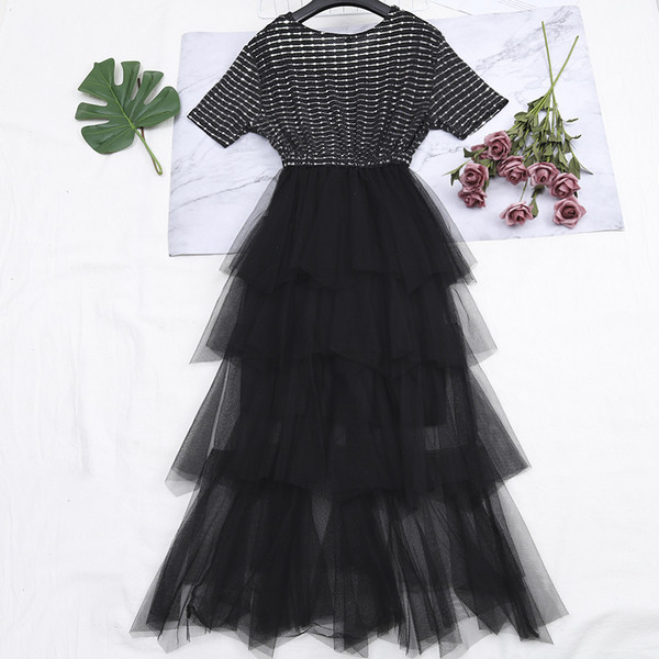 Modern női hosszú ruha V-nyakkal, fekete színben