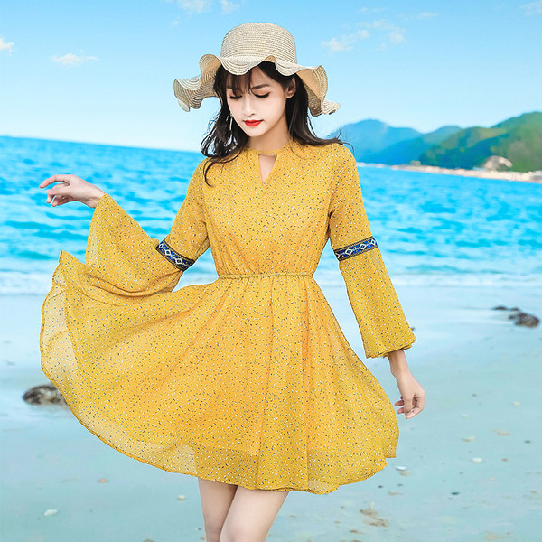 Modern női ruha csupasz háttal piros és sárga színben