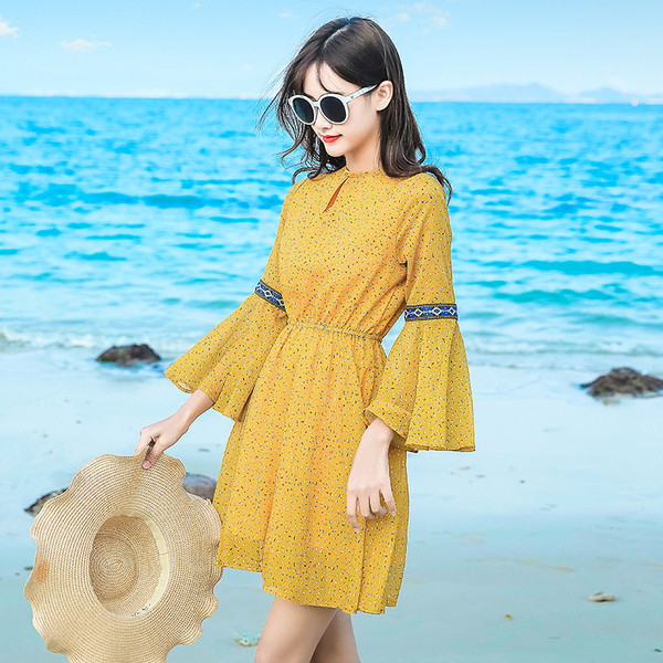 Modern női ruha csupasz háttal piros és sárga színben