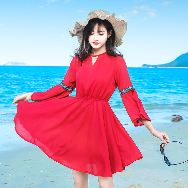 Modern női ruha csupasz háttal piros és sárga színben