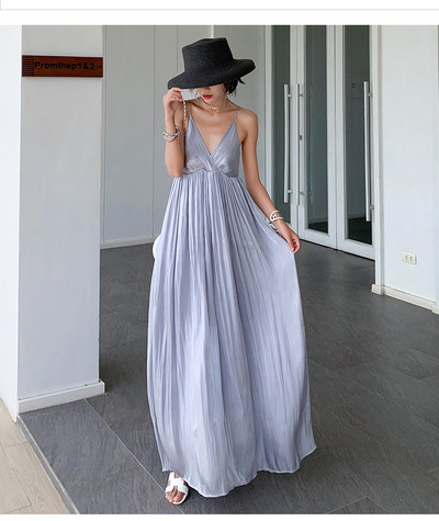 Stílusos női hosszú ruha vékony szürke pántokkal