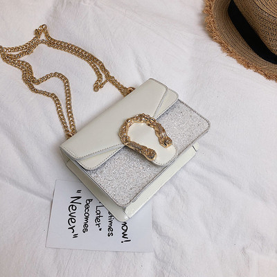 Κομψή γυναικεία τσάντα με λαμπερά στοιχεία και μεταλλική αλυσίδα σε τρία χρώματα δύο μεγεθών