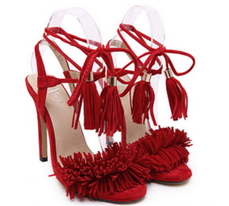 Stílusos női szandál magassarkúval, bojt elemmel több színben