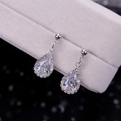 Jelenlegi női fülbevaló arany és ezüst színben