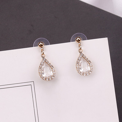 Jelenlegi női fülbevaló arany és ezüst színben