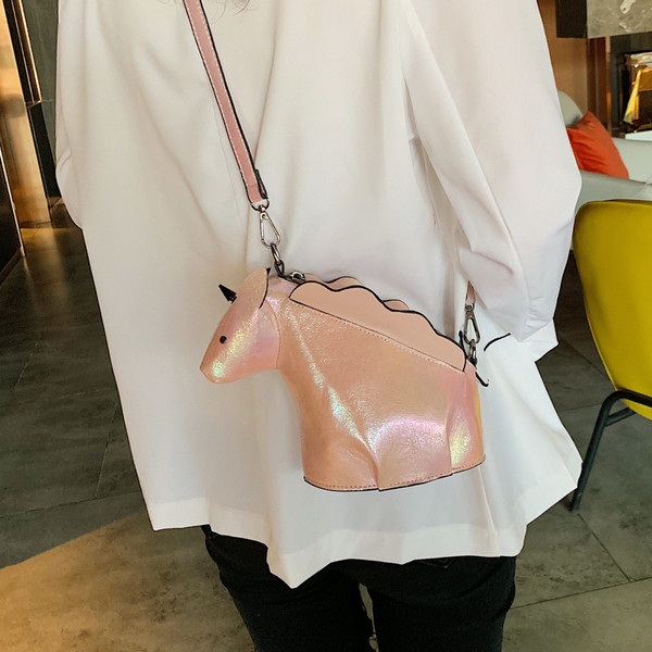 Öko bőrből készült modern női táska három színben, 3D elemekkel