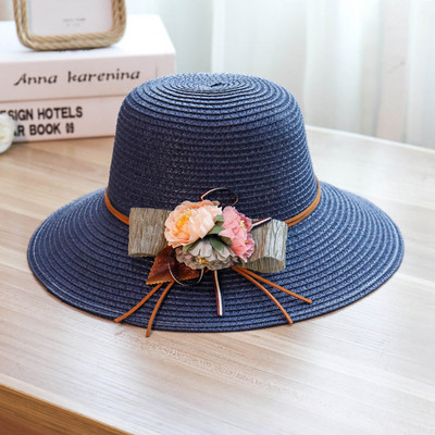 Női strandkalap virág díszítéssel