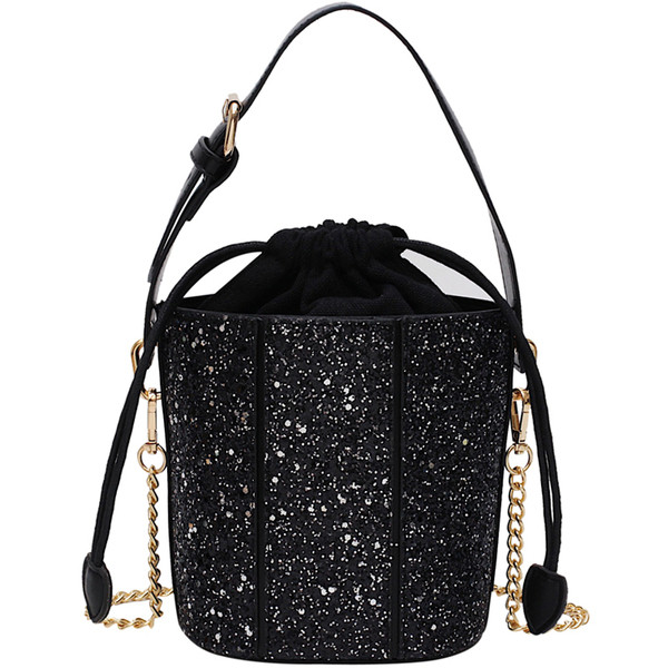 Öko bőrből készült modern női táska fényes elemekkel és fémlánccal