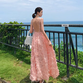 Modern női hosszú ruha vékony pántokkal, csupasz háttal rózsaszín és fehér színben