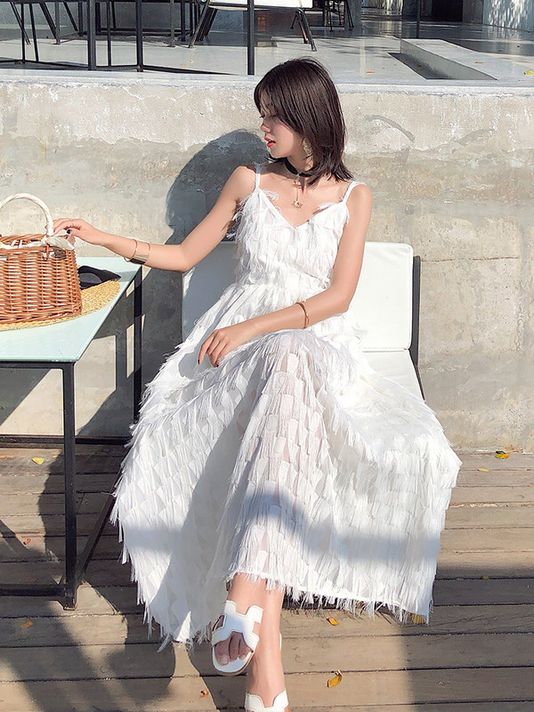 Modern női hosszú ruha vékony pántokkal, csupasz háttal rózsaszín és fehér színben