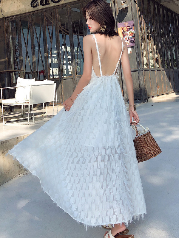 Modern női hosszú ruha vékony pántokkal, csupasz háttal rózsaszín és fehér színben