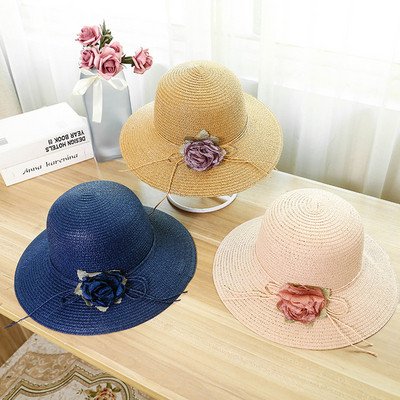 Дамска шапка с флорална декорация в няколко цвята