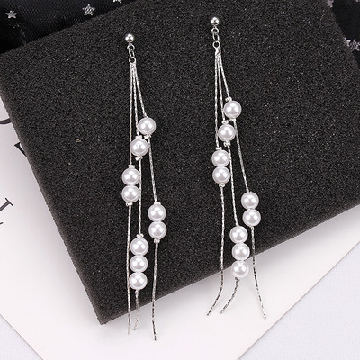 Női hosszú fülbevaló két színben gyöngyökkel