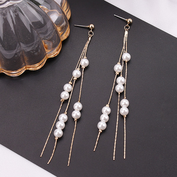 Női hosszú fülbevaló két színben gyöngyökkel