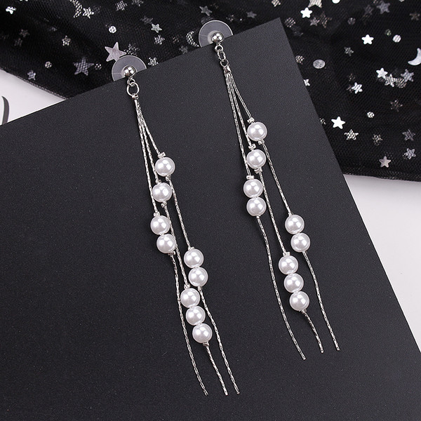 Női hosszú fülbevaló két színben gyöngyökkel