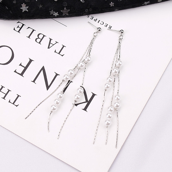 Női hosszú fülbevaló két színben gyöngyökkel