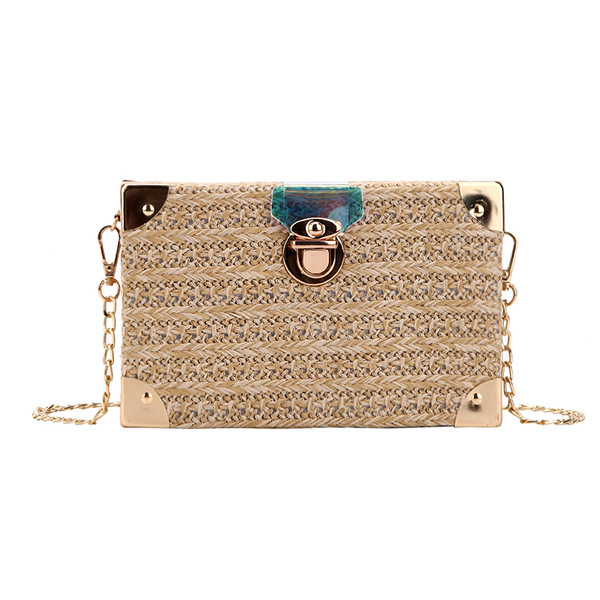 Modern női táska téglalap alakú öt színben, fém elemekkel és lánccal