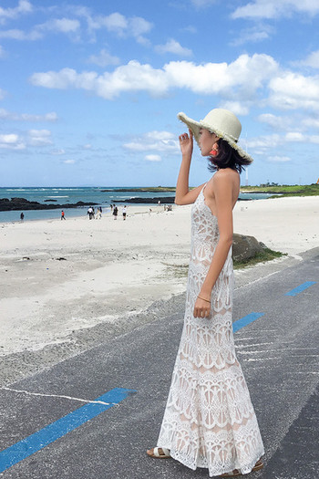 Rochie lungă de damă elegantă, cu bretele subțiri, în culoarea albă