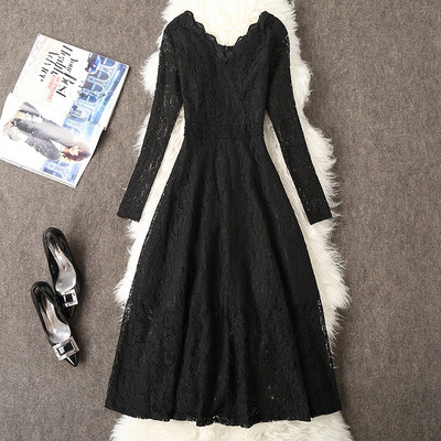 Stílusos női ruha csipkével és V-nyakkal, három színben