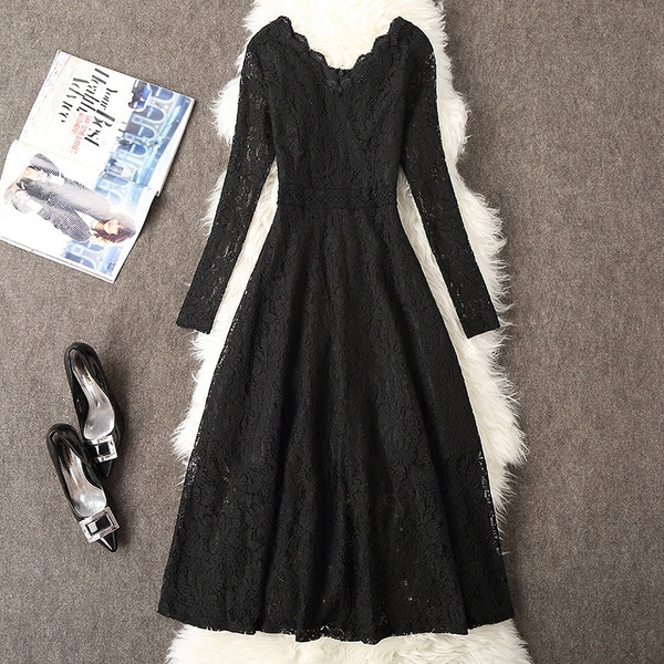 Stílusos női ruha csipkével és V-nyakkal, három színben