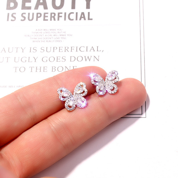 Női kis fülbevaló ezüst színben kövekkel