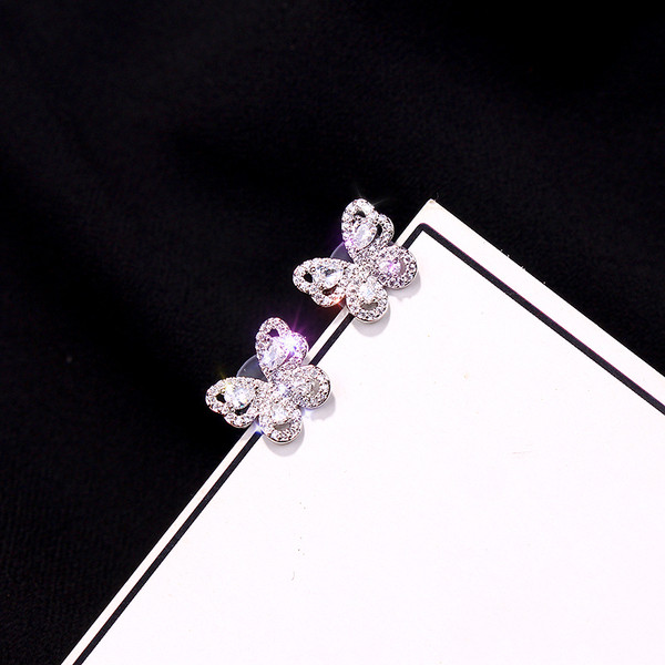 Női kis fülbevaló ezüst színben kövekkel