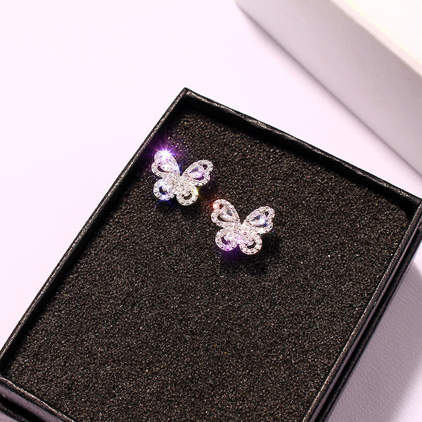 Női kis fülbevaló ezüst színben kövekkel