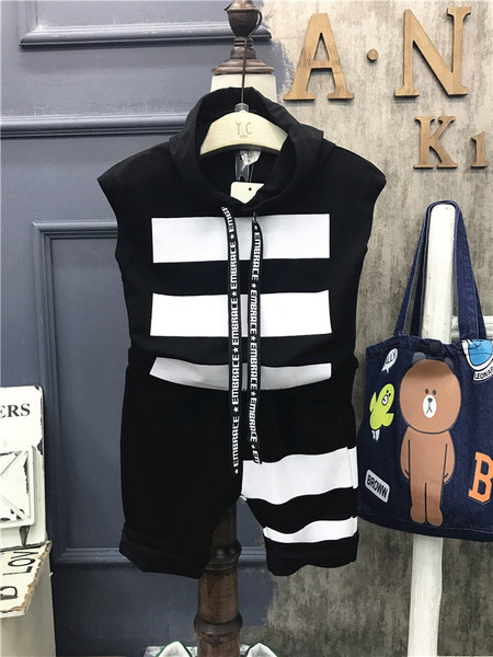 Napi gyerekkészlet fiúknak fekete-fehérben