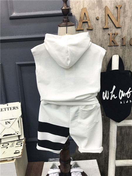 Napi gyerekkészlet fiúknak fekete-fehérben