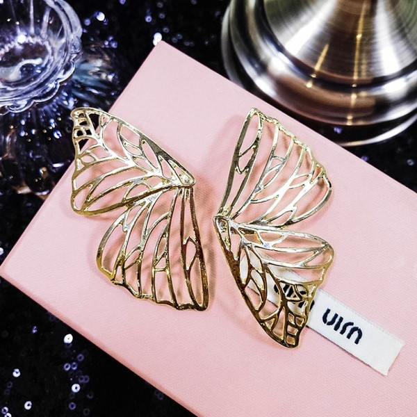 Aktuális női fülbevaló arany színben