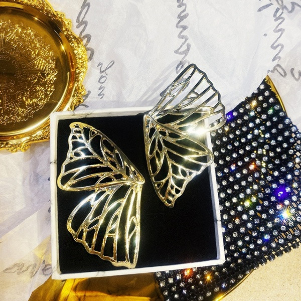 Aktuális női fülbevaló arany színben