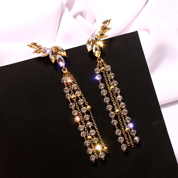 Модерни дамски обеци в златист цвят с камъни