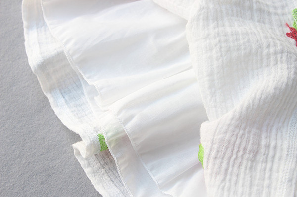 Modern fehér baba ruha lányoknak