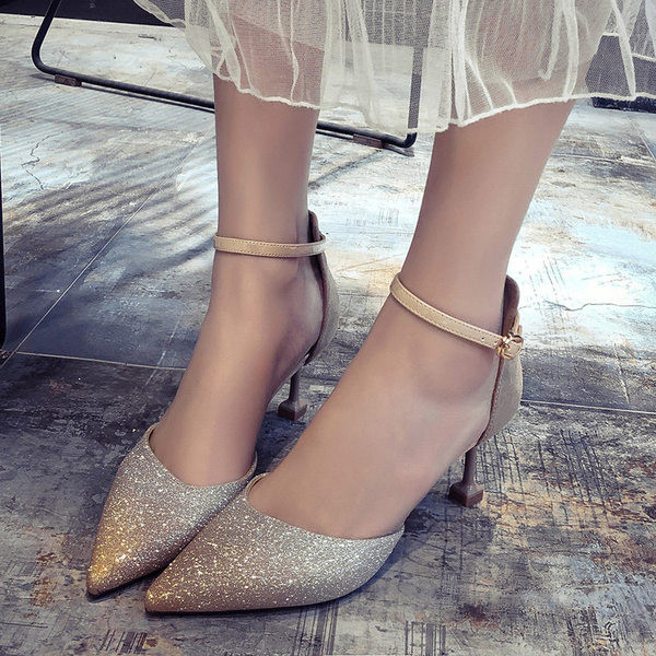 Μοντέρνα γυναικεία παπούτσια  με ψηλό τακόυνι  σε δύο χρώματα